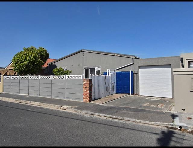 4 BEDROOM FREESTANDING SOLD IN MANENBERG